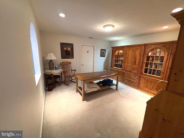 160 LOWER GRANDVIEW RD, State College, PA 16801