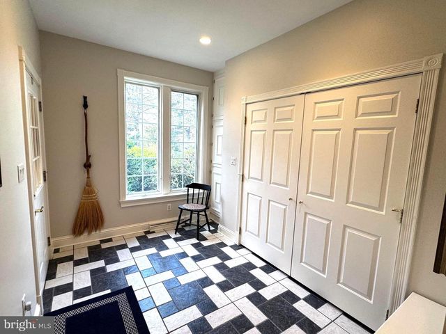 160 LOWER GRANDVIEW RD, State College, PA 16801