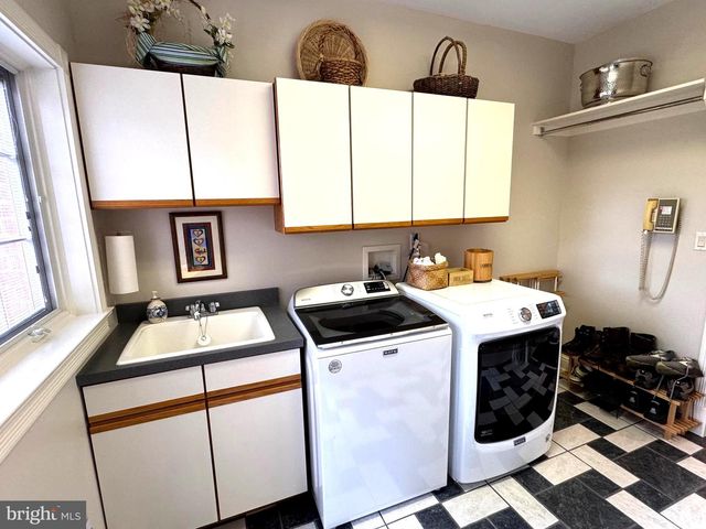 160 LOWER GRANDVIEW RD, State College, PA 16801