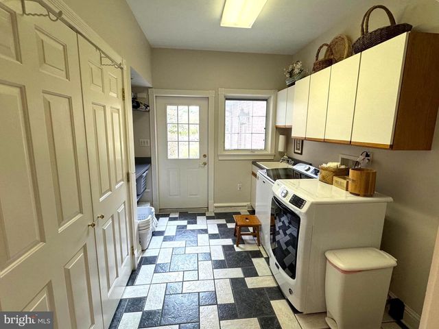 160 LOWER GRANDVIEW RD, State College, PA 16801