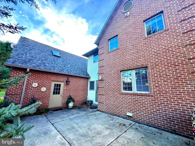 160 LOWER GRANDVIEW RD, State College, PA 16801