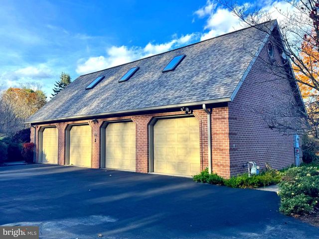 160 LOWER GRANDVIEW RD, State College, PA 16801