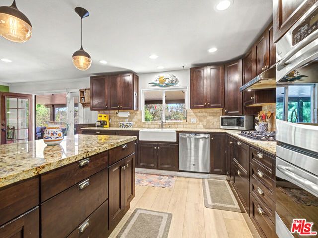 670 Tranquil Lane, Simi Valley, CA 93065