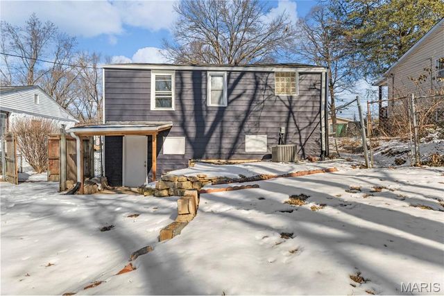 9386 Golden Gate Road, St Louis, MO 63144