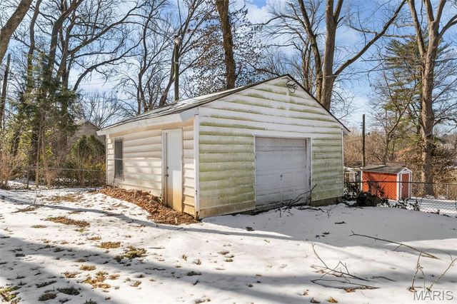 9386 Golden Gate Road, St Louis, MO 63144