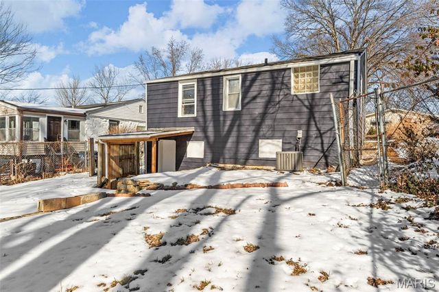 9386 Golden Gate Road, St Louis, MO 63144