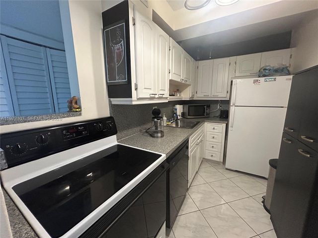 121 Golden Isles Dr 104, Hallandale Beach, FL 33009