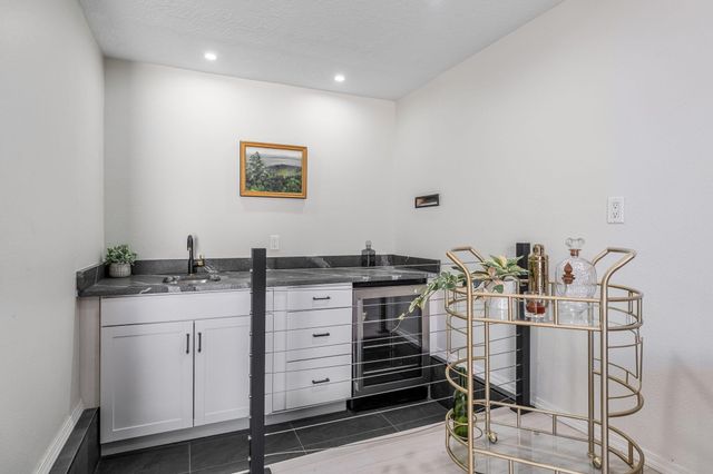 1701 Miracerros Place NE, Albuquerque, NM 87106