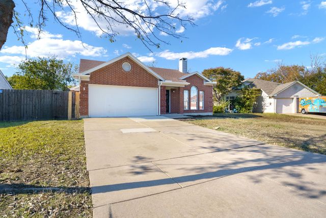 6702 Flamewood Drive, Arlington, TX 76001