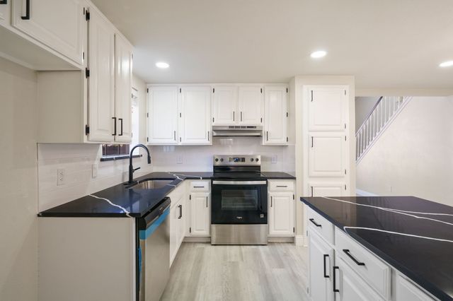 6702 Flamewood Drive, Arlington, TX 76001