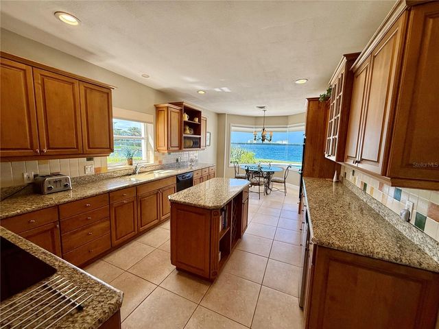 376 W ROYAL FLAMINGO DRIVE, Sarasota, FL 34236