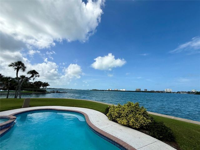 376 W ROYAL FLAMINGO DRIVE, Sarasota, FL 34236