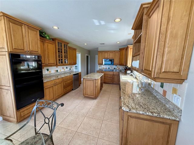 376 W ROYAL FLAMINGO DRIVE, Sarasota, FL 34236