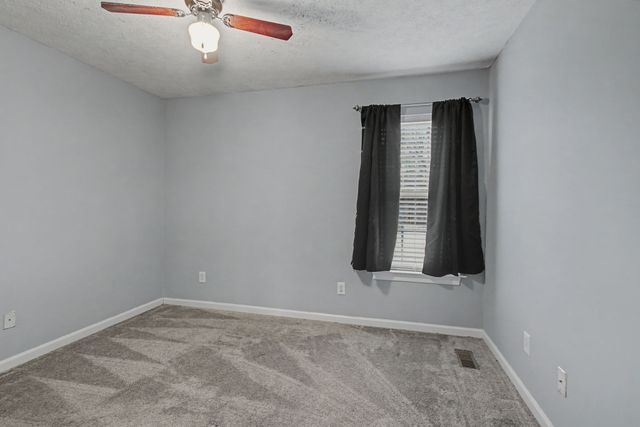 1818 Battleground Dr, Murfreesboro, TN 37129