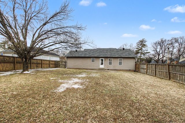 1818 Battleground Dr, Murfreesboro, TN 37129