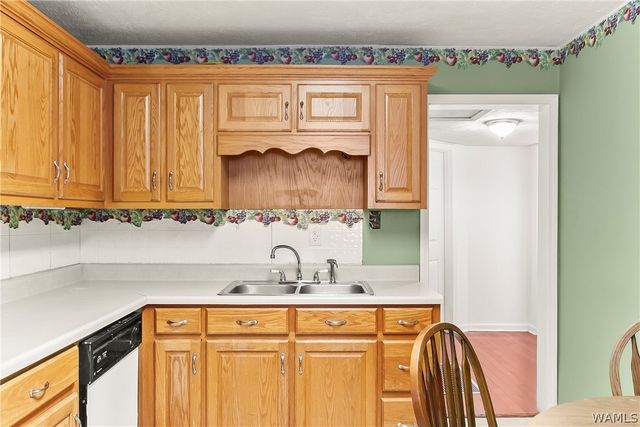 709 1st N, Reform, AL 35481