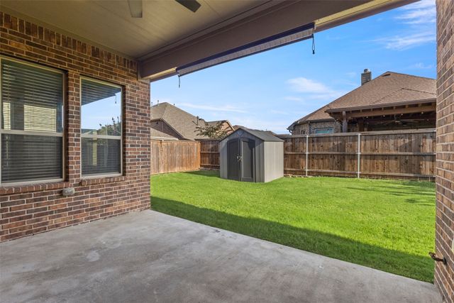 820 Wilmington Lane, Aubrey, TX 76227
