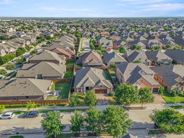 820 Wilmington Lane, Aubrey, TX 76227