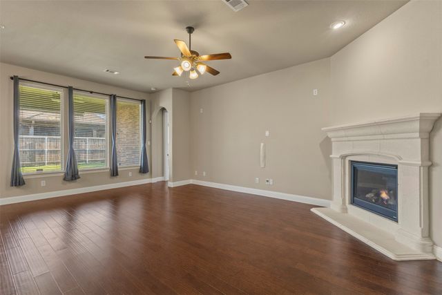 820 Wilmington Lane, Aubrey, TX 76227