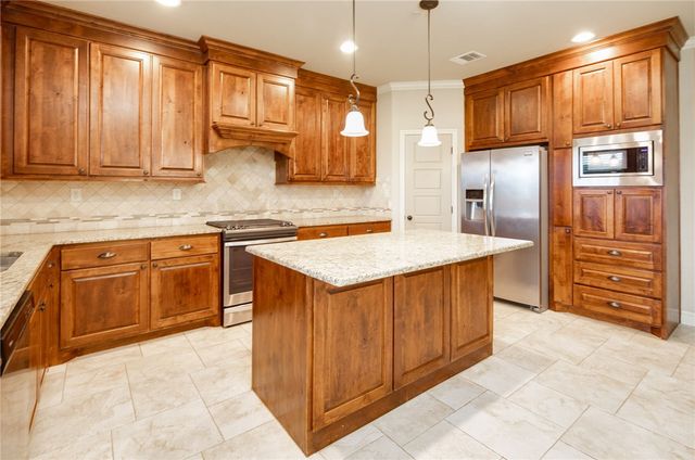 4025 Crestmont Drive, College Station, TX 77845