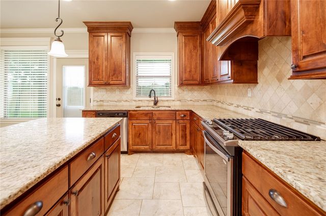 4025 Crestmont Drive, College Station, TX 77845