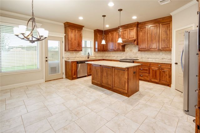 4025 Crestmont Drive, College Station, TX 77845