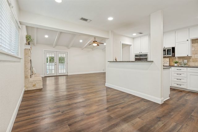 511 Westcliff Drive, Euless, TX 76040