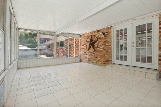 511 Westcliff Drive, Euless, TX 76040