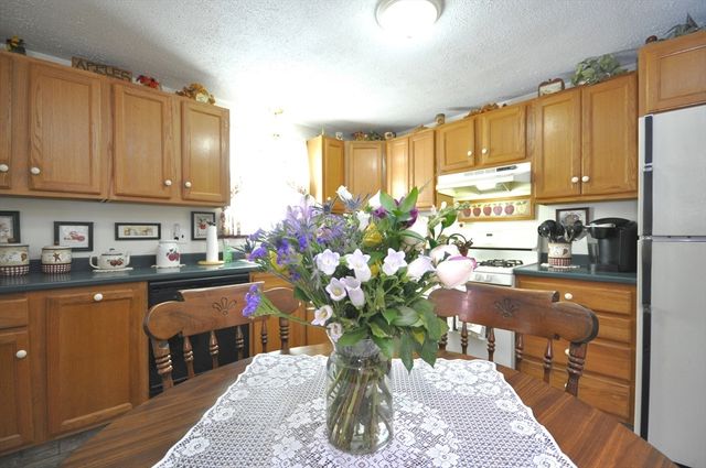 95 Amber Dr, East Bridgewater, MA 02333