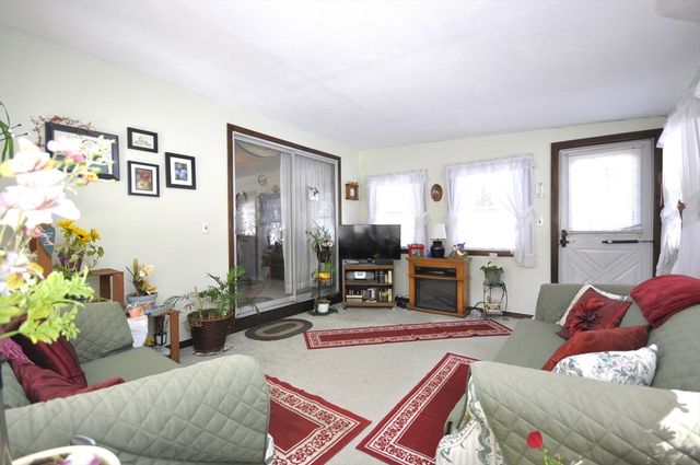 95 Amber Dr, East Bridgewater, MA 02333