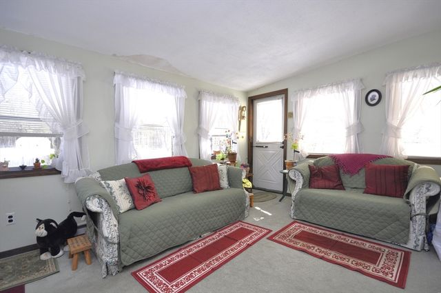 95 Amber Dr, East Bridgewater, MA 02333