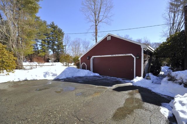 95 Amber Dr, East Bridgewater, MA 02333