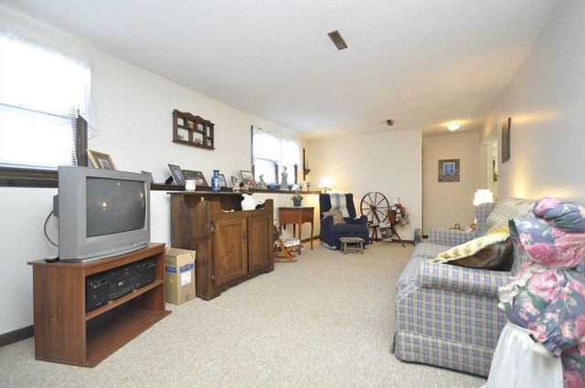 95 Amber Dr, East Bridgewater, MA 02333