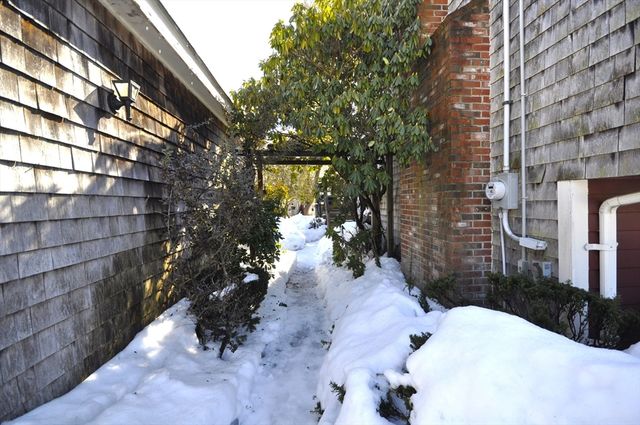 95 Amber Dr, East Bridgewater, MA 02333