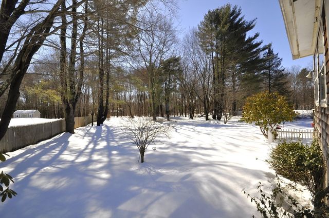 95 Amber Dr, East Bridgewater, MA 02333