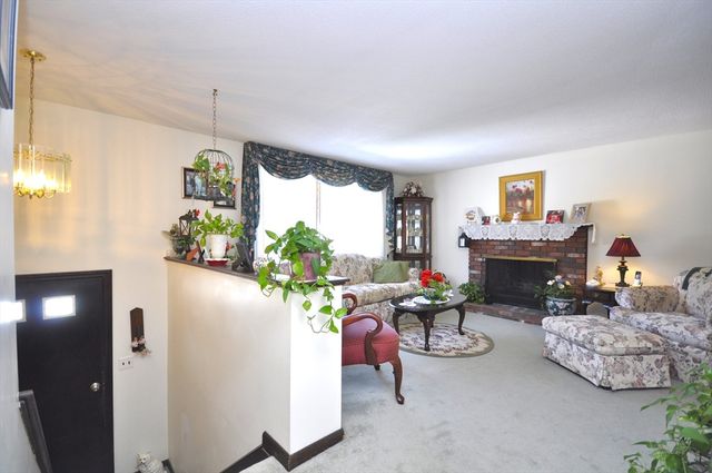 95 Amber Dr, East Bridgewater, MA 02333