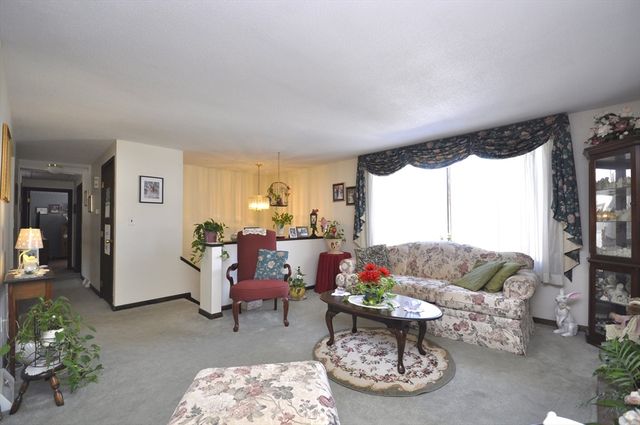 95 Amber Dr, East Bridgewater, MA 02333