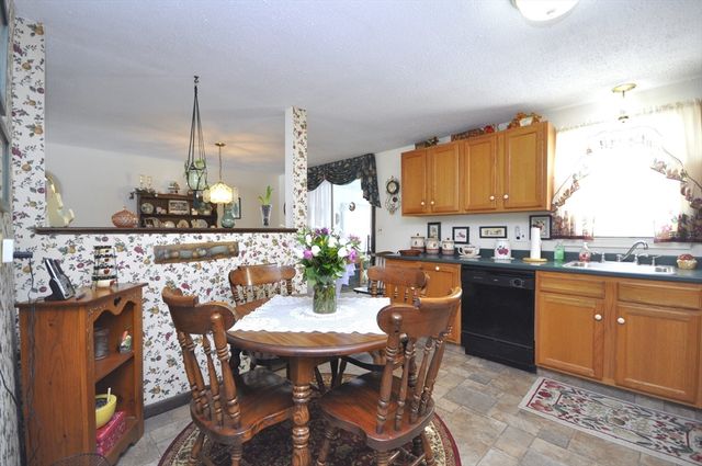 95 Amber Dr, East Bridgewater, MA 02333