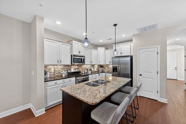 121 Ambassador Pvt Cir, Hendersonville, TN 37075