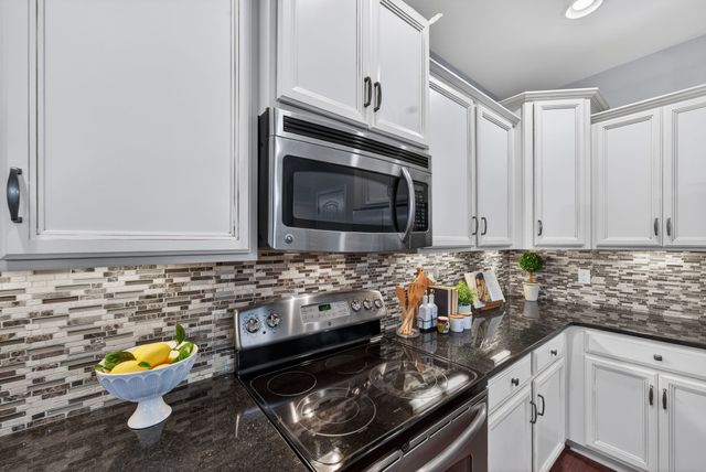 121 Ambassador Pvt Cir, Hendersonville, TN 37075