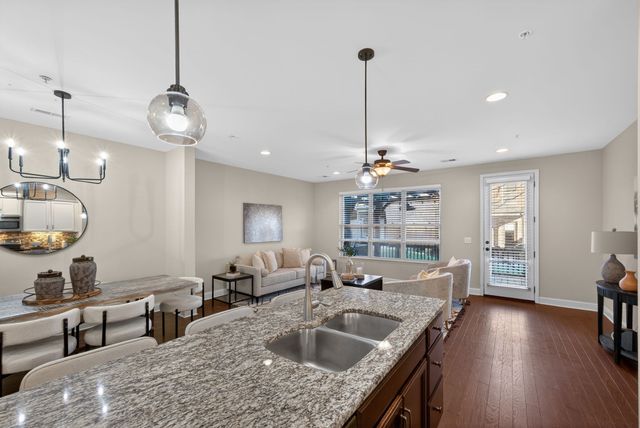 121 Ambassador Pvt Cir, Hendersonville, TN 37075