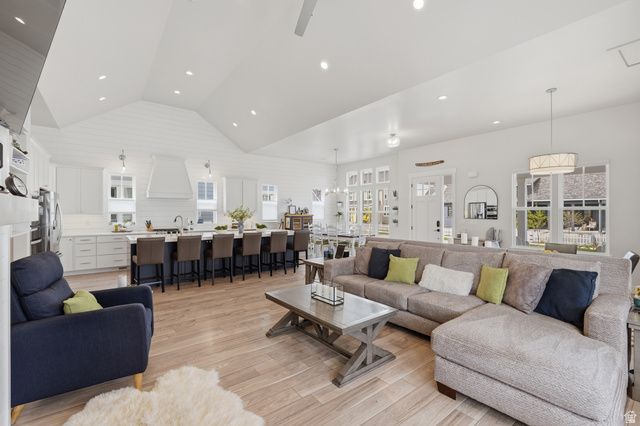 11072 S PADDLE BOARD WAY, South Jordan, UT 84009