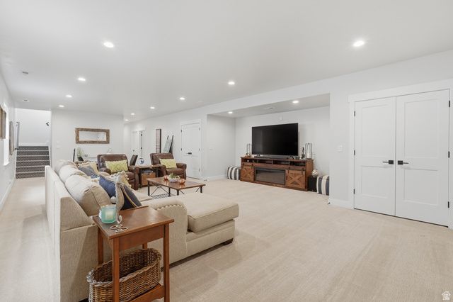11072 S PADDLE BOARD WAY, South Jordan, UT 84009