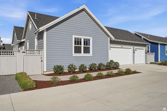 11072 S PADDLE BOARD WAY, South Jordan, UT 84009