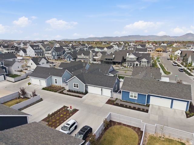 11072 S PADDLE BOARD WAY, South Jordan, UT 84009