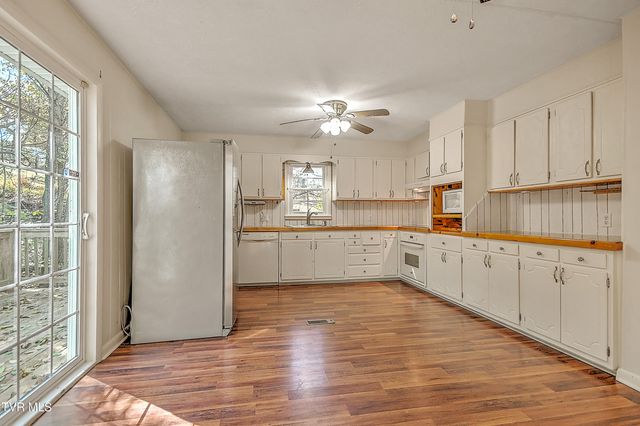 2145 Highway 93, Fall Branch, TN 37656