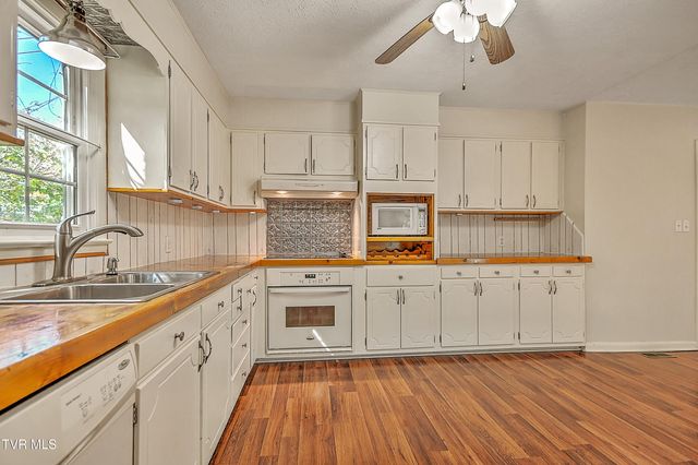 2145 Highway 93, Fall Branch, TN 37656