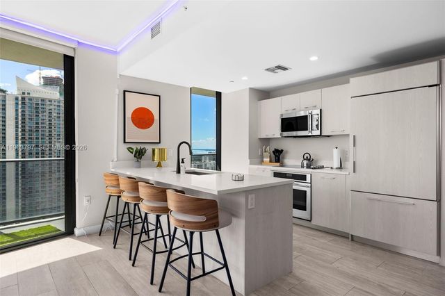 45 SW 9th St 2803, Miami, FL 33130