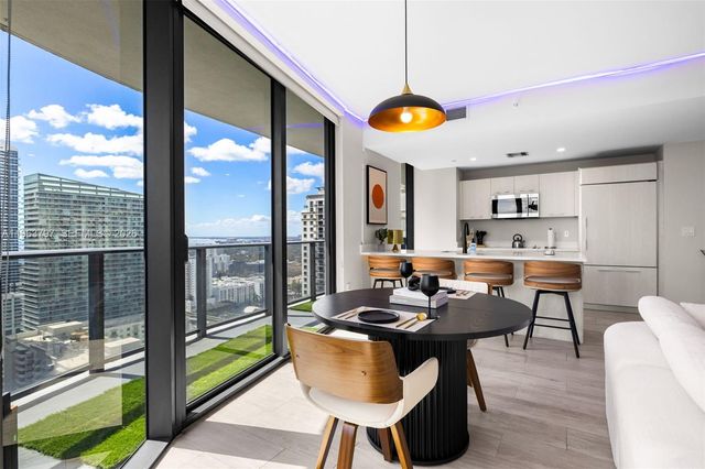 45 SW 9th St 2803, Miami, FL 33130