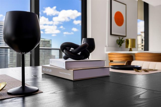 45 SW 9th St 2803, Miami, FL 33130